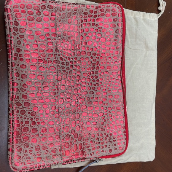 Handcrafted leather Case - ideal for your laptop 🪷 - Picture 1 of 8